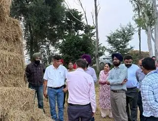 CAQM Reviews Anti-Stubble Burning Measures With Amritsar and Tarn Taran Administrations, Visits High-Risk Villages photo 4