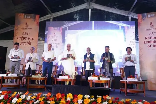 Culture Minister Felicitates 20 Award-Winning Artists at National Art Exhibition photo 2