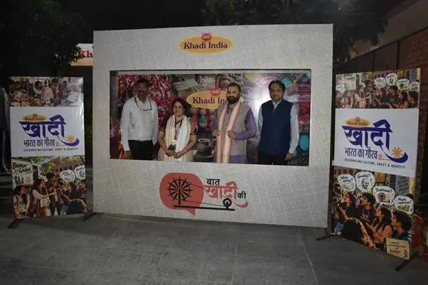 KVIC Chairman Manoj Goyal Inaugurates Special Khadi and Village Industries Exhibition at Delhi Haat photo 4