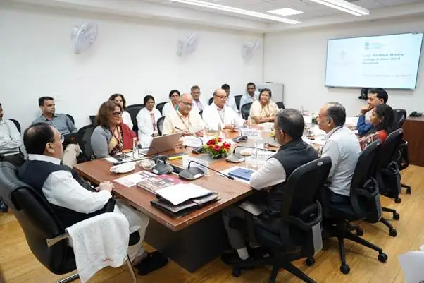 नड्डा ने लेडी हार्डिंग मेडिकल कॉलेज और संबद्ध अस्पतालों की प्रगति की समीक्षा की, स्वास्थ्य सेवाओं में सुधार पर जोर photo 3