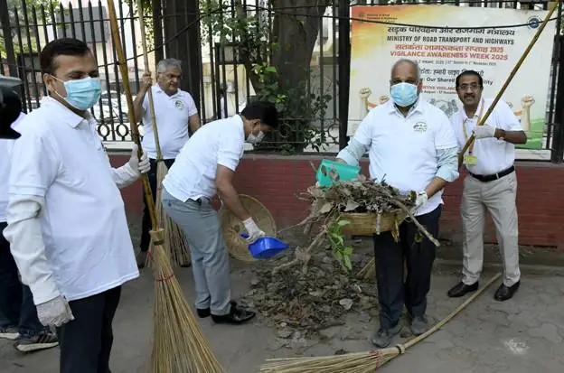 Road Transport Ministry Marks Swachhata Hi Seva With Nationwide 'One Day, One Hour, Together' Cleanliness Drive photo 5